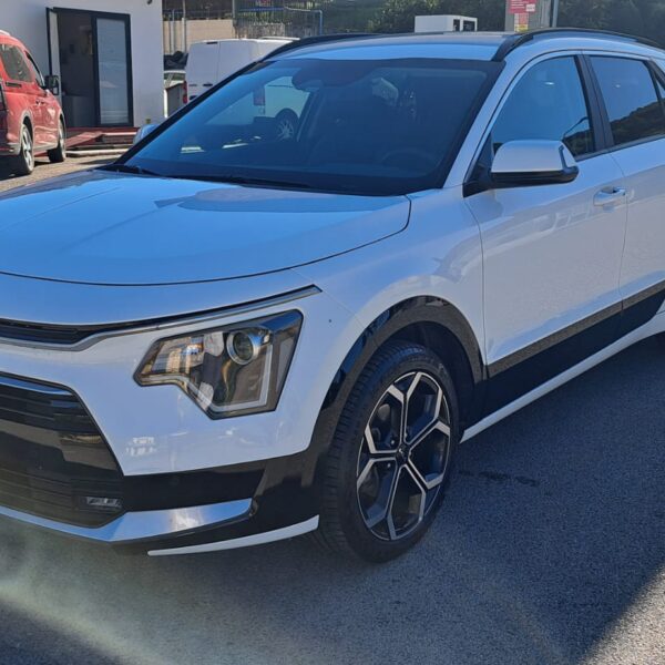 Kia Niro pulita GV686SH 2